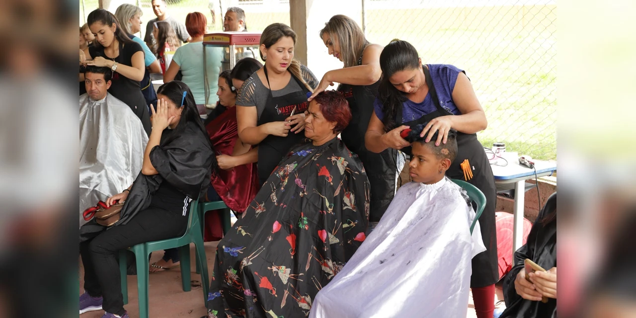 Agência do Trabalhador realiza ação no DER