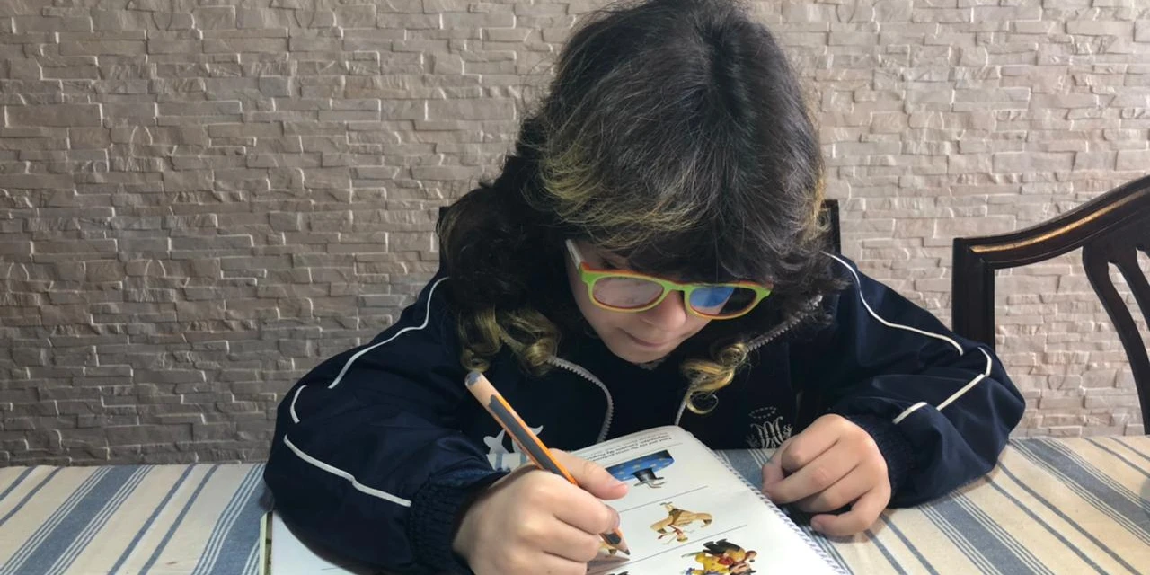 Aulas on-line: 5 dicas para cuidar da saúde ocular das crianças