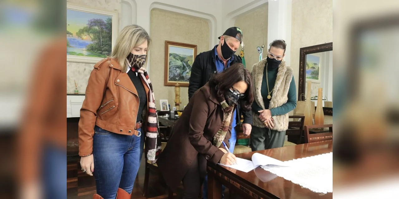 Prefeitura de Tibagi faz termo de cessão de uso de imóvel para acolhimento de crianças e adolescentes