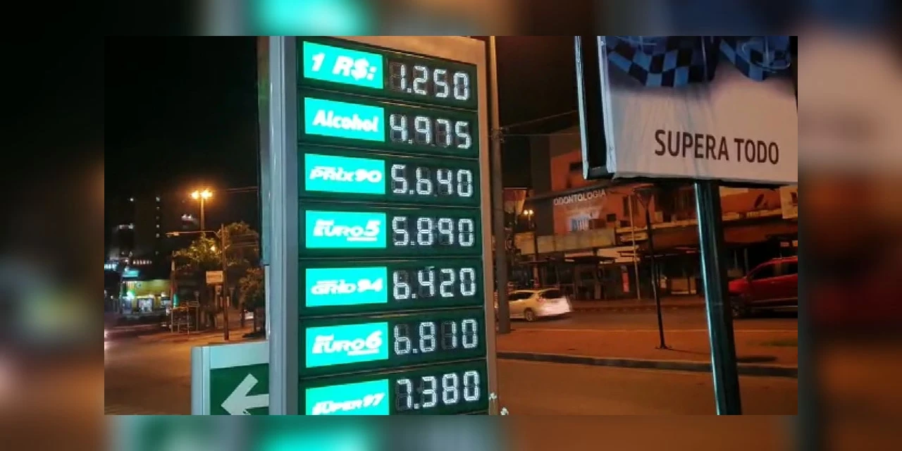 Brasileiros cruzam fronteira para abastecer em postos do Paraguai; preço médio da gasolina em Foz do Iguaçu é de quase R$ 6