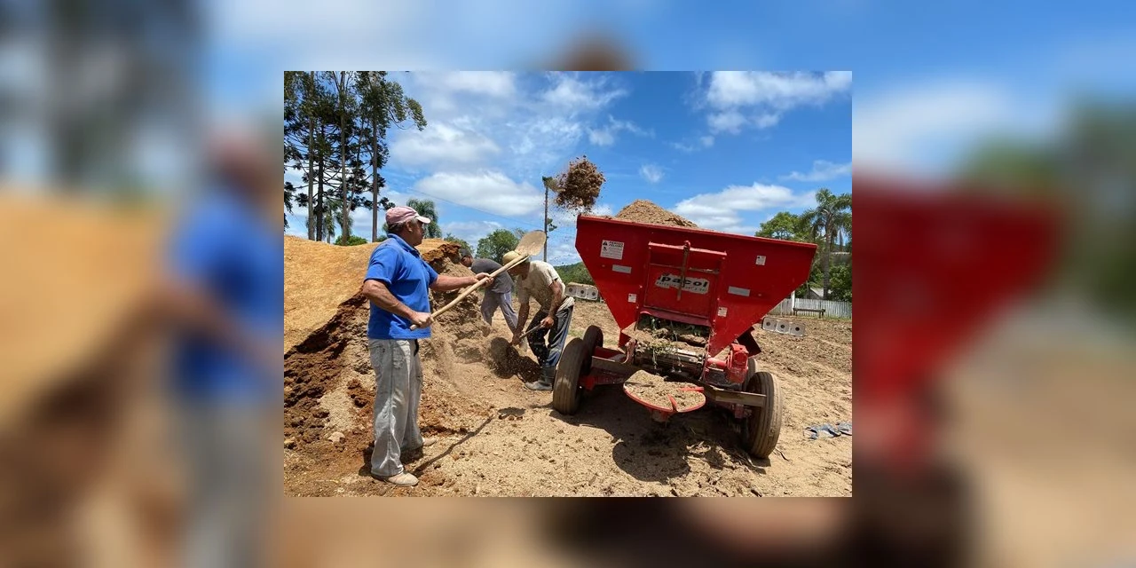 Prefeitura de Jaguariaíva realiza programa de apoio ao pequeno produtor com serviços de maquinário na zona rural