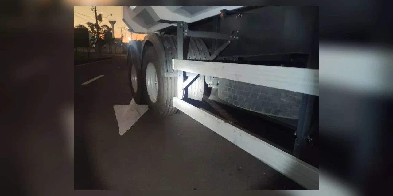 Jovem morre após ser atropelado por caminhão na BR-277, no oeste do PR