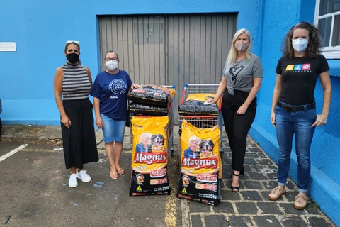 Prefeitura doa ração para ONGs que atendem animais de rua