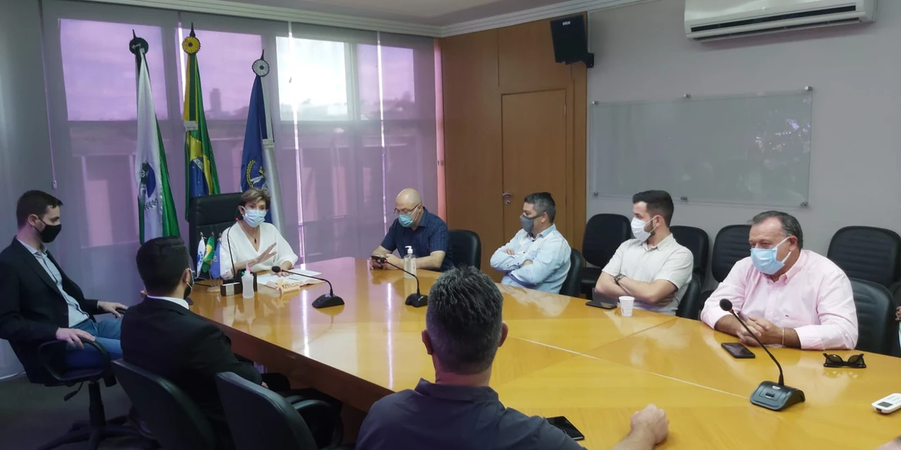 Elizabeth apresenta a vereadores plano de contenção e redução de despesas