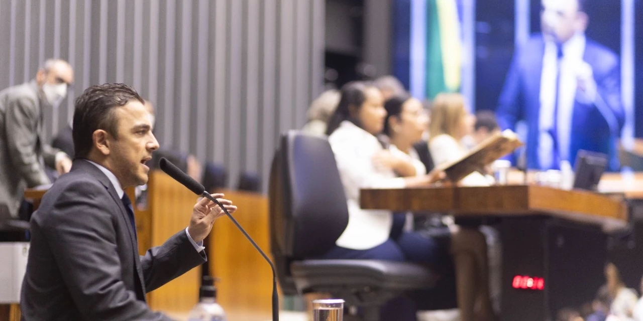 Aliel comemora aprovação do Piso Salarial da Enfermagem