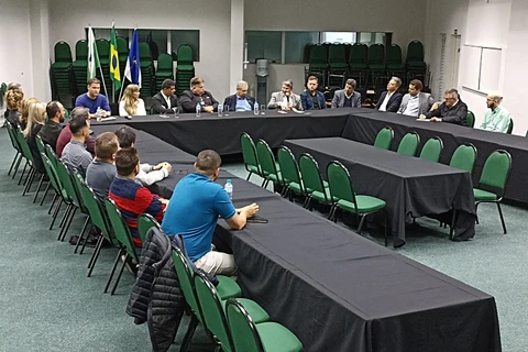 ACIPG recebe CEO da Ligga Telecom para discutir implementação do 5G em Ponta Grossa