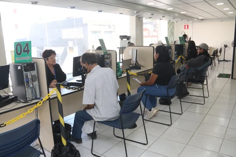 Agência do Trabalhador oferece mais de 100 vagas de primeiro emprego