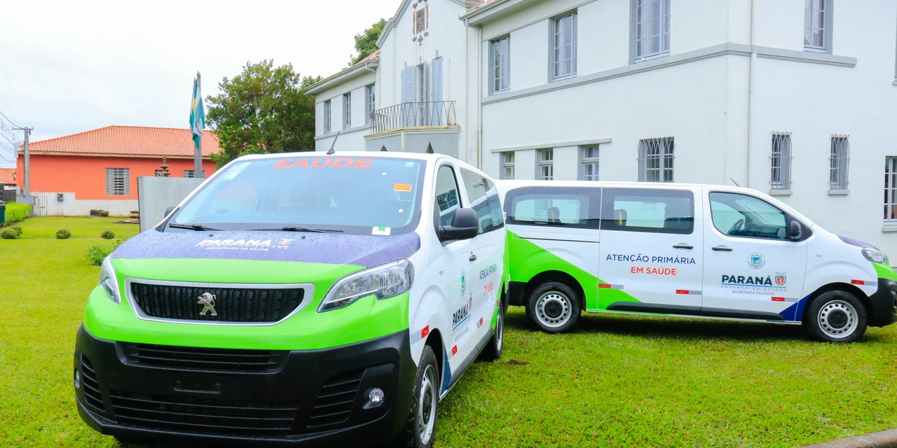 Saúde de Tibagi recebe dois furgões para transporte de pacientes