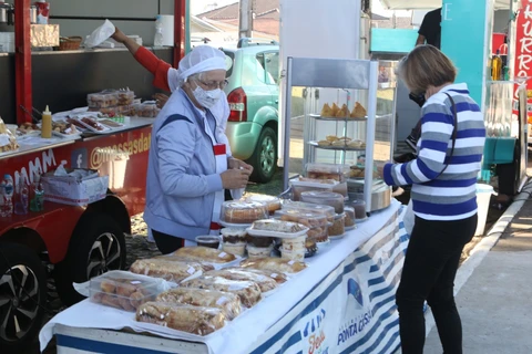 Feira Gastronômica terá música ao vivo nesta sexta (08)