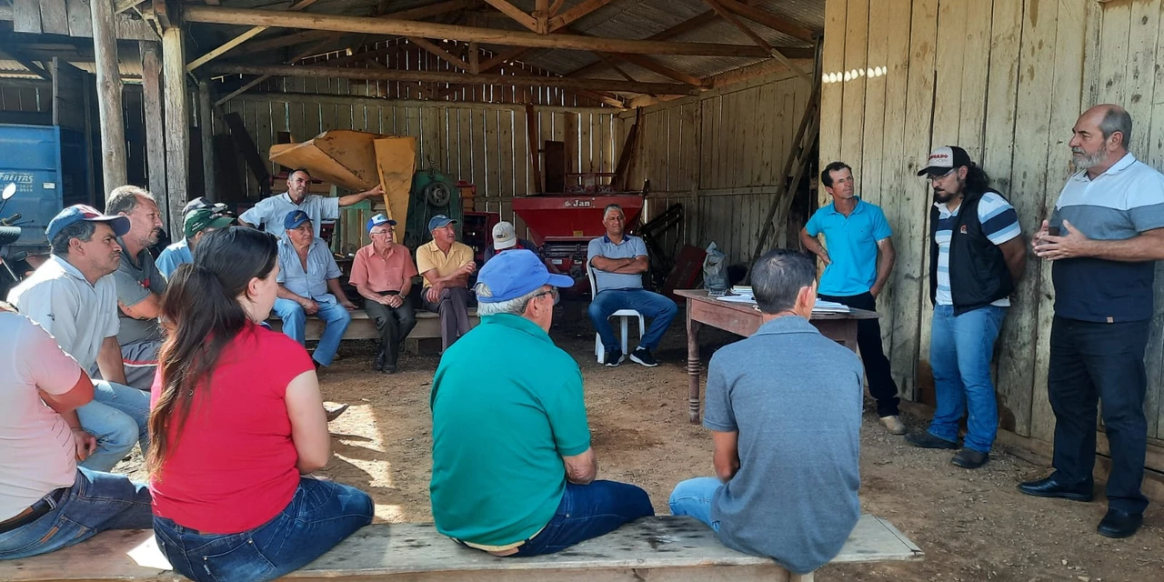 Encontros mensais levam conhecimento e informação aos pequenos produtores