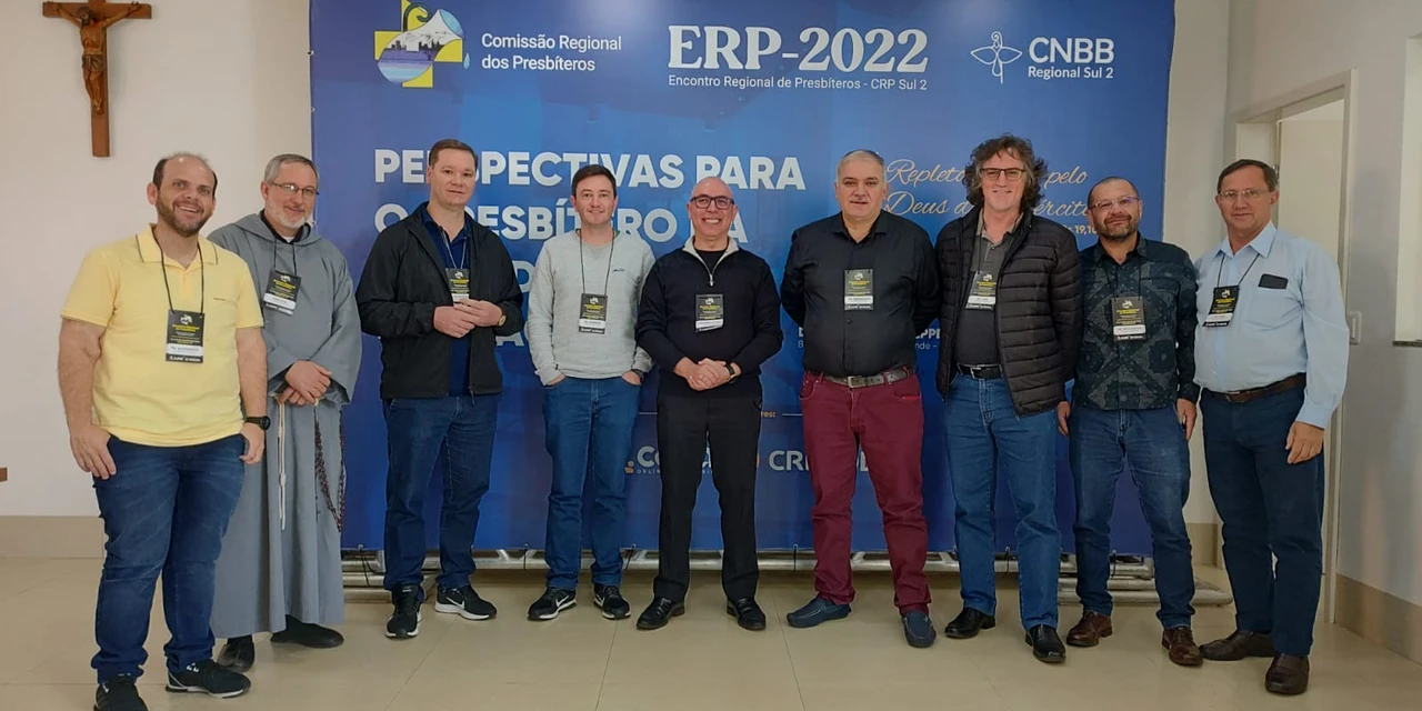 Padres da Diocese de Ponta Grossa participam de encontro estadual