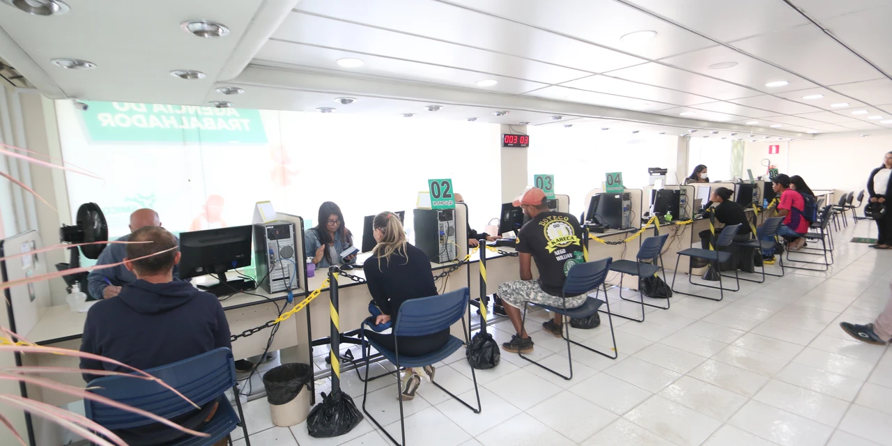 Agência do Trabalhador encerra a semana com 500 vagas