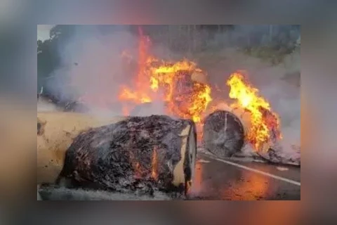 Carreta pega fogo e interdita BR-376 nos Campos Gerais do Paraná