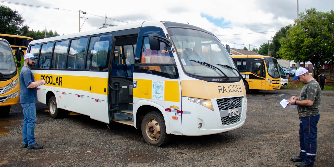 Educação de Tibagi realiza vistoria dos ônibus do transporte escolar