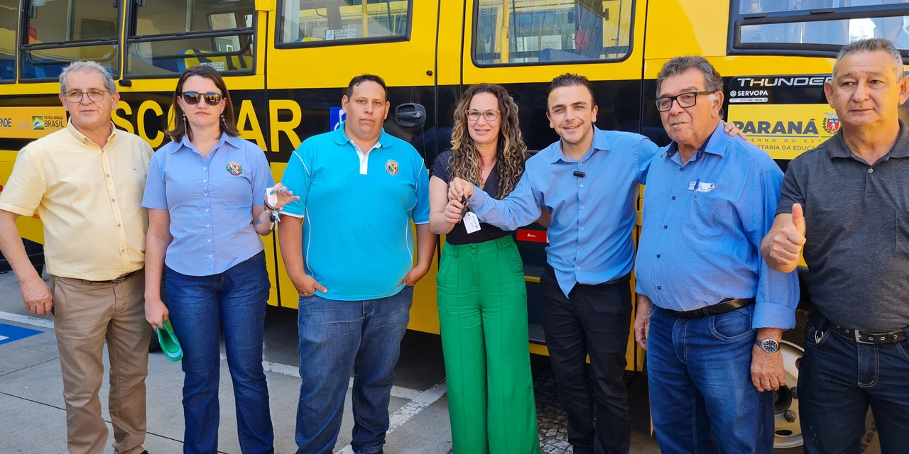 Aliel entrega novos ônibus escolares conquistados pelo mandato