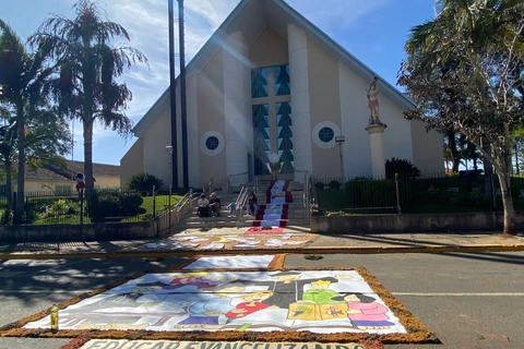 Procissão incentiva fiéis a levarem toalhas brancas, cobertores e mantas