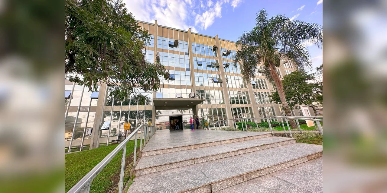 Prédio da Prefeitura passa por limpeza, reestruturação e pintura