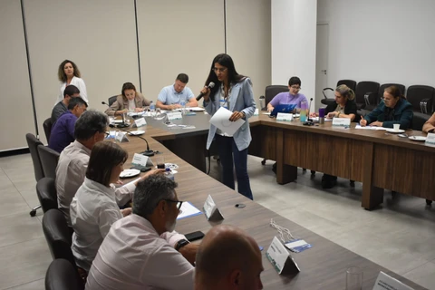 Palestra traz temas de liderança e desenvolvimento empreendedor para diretoria da ACIPG