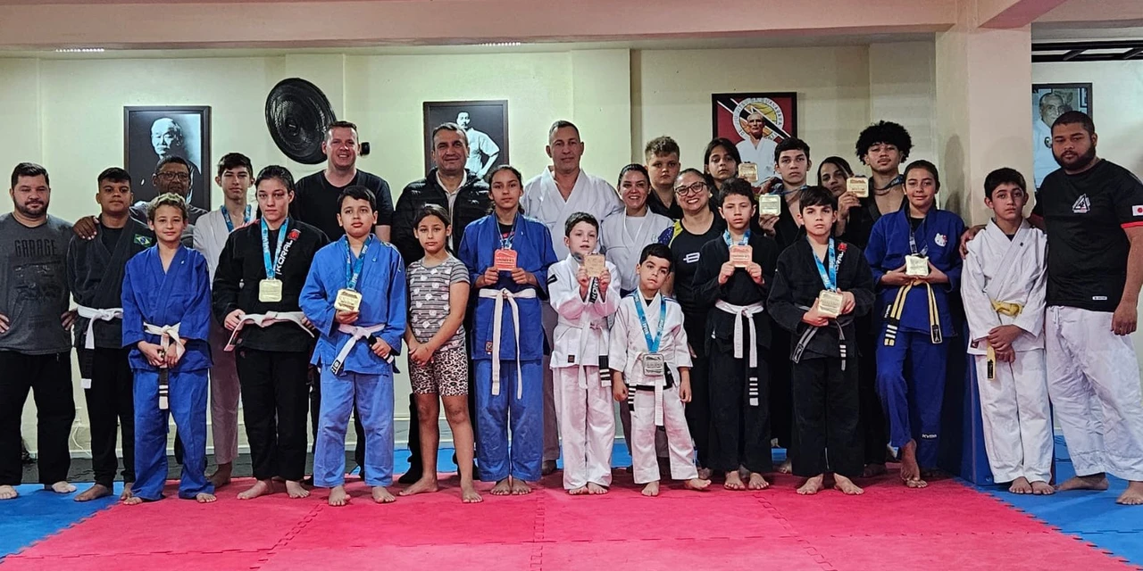 Atletas de Arapoti conquistam medalhas no Jiu-jítsu