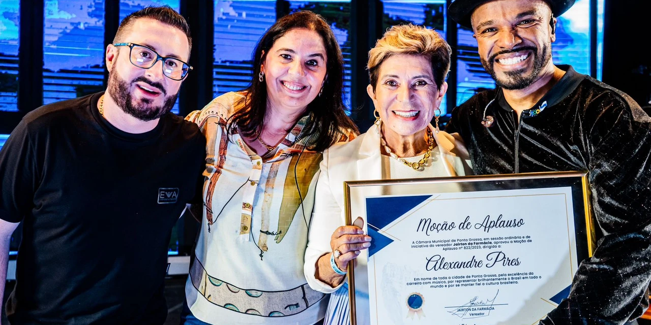 Alexandre Pires recebe moção de aplauso da Câmara