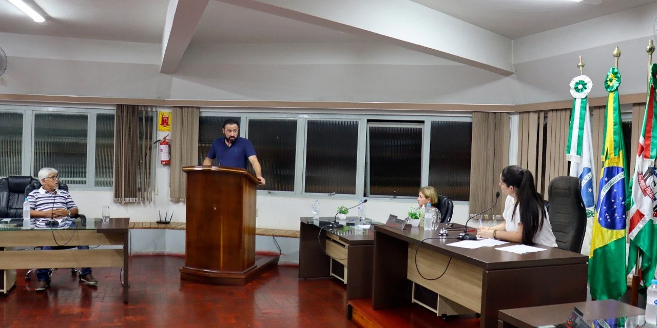 Prefeito Henrique Carneiro debate "Programa Porteira Adentro" em Sessão Ordinária da Câmara Municipal