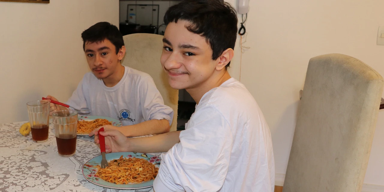 Estado oferece merenda em casa para 800 alunos que não podem ir à escola