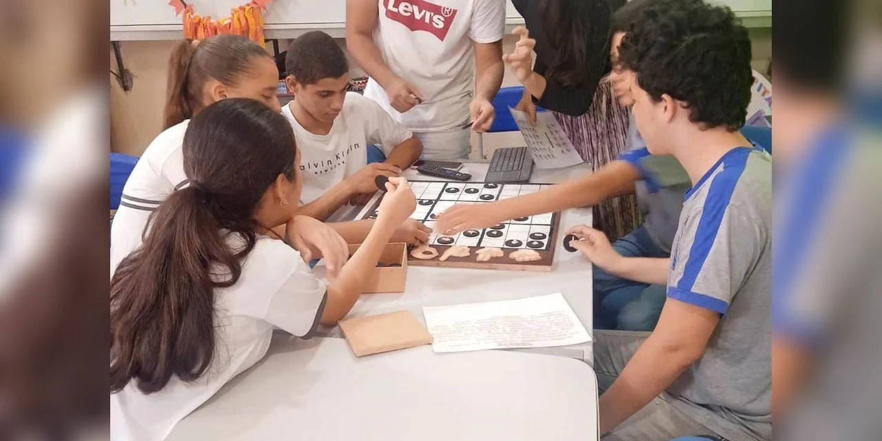 200 alunos da rede estadual com altas habilidades apresentam projetos em Foz do Iguaçu