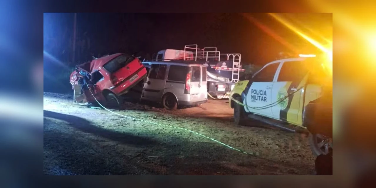 Grave acidente entre três carros deixa homem morto e outros três feridos em rodovia do Paraná