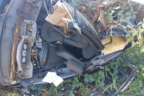 Adolescentes que morreram após carro sair da pista e bater em árvore estavam indo para show de Simone Mendes