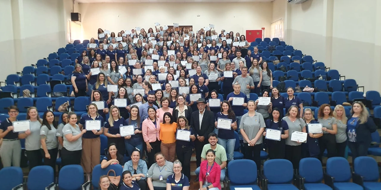 Novos professores concluem curso de robótica e podem atuar nos LACs