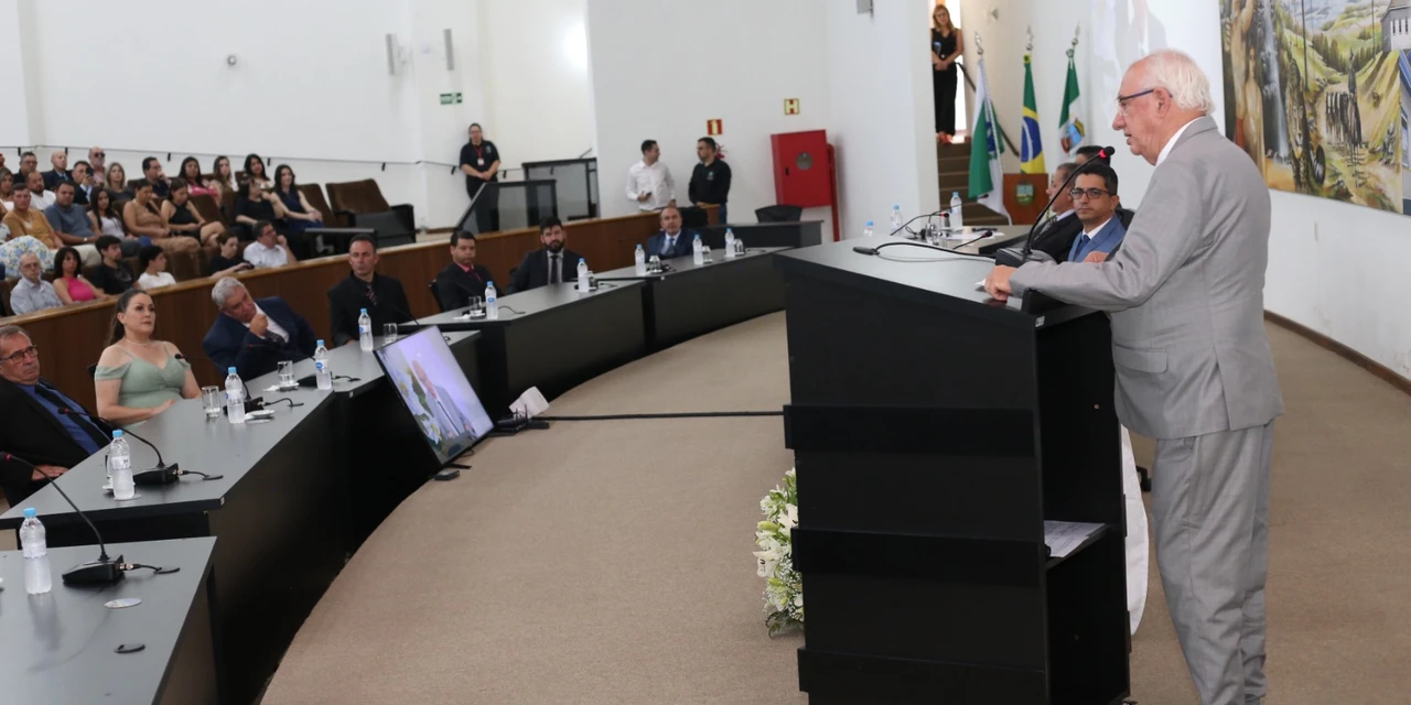 Em cerimônia de posse, Reinaldo reforça pedido por participação popular na gestão