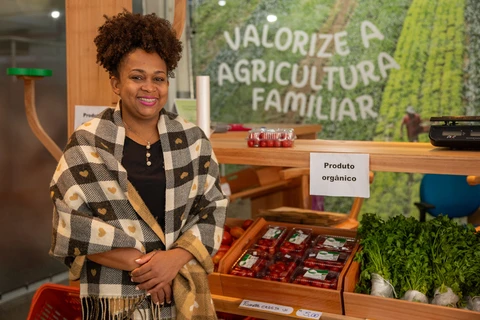 Com apoio da Klabin, Central de Cooperativas assina contrato com a Sapore e amplia fornecimento de hortifrúti aos restaurantes da Companhia