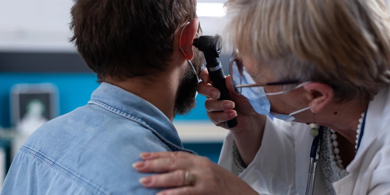 Saiba como prevenir, identificar e tratar a dor de ouvido que aparece no verão