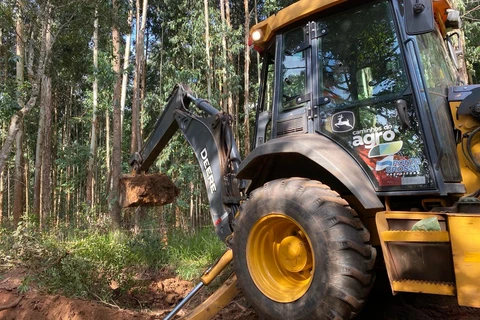 Prefeitura intensifica obras do 'Caminhos do Agro' no Guaragi, Uvaia e Periquitos