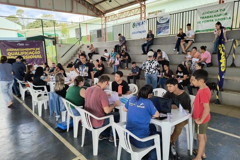 Agência do Trabalhador atende mais de 200 pessoas em ação no bairro de Uvaranas