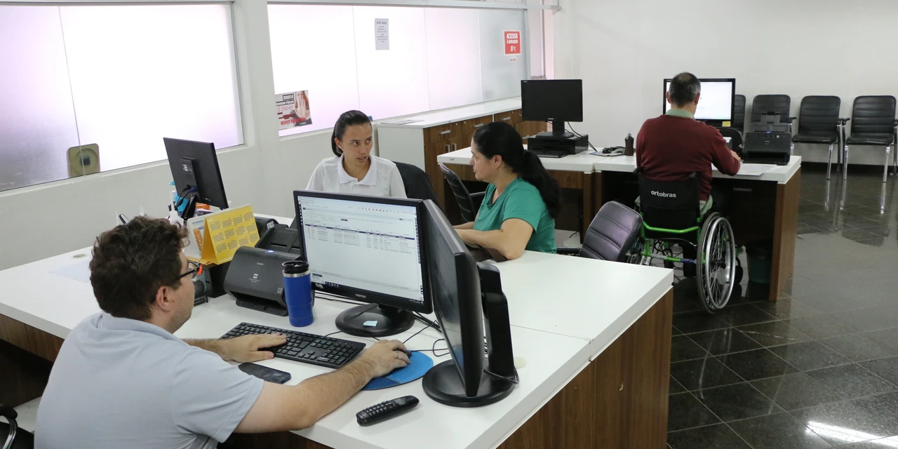 Prefeitura de Castro propõe reajuste de 23,6% aos funcionários públicos