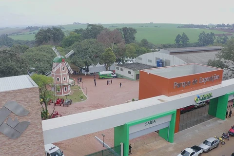 Cooperativa Capal executa revitalização de parque que sedia a Expoleite