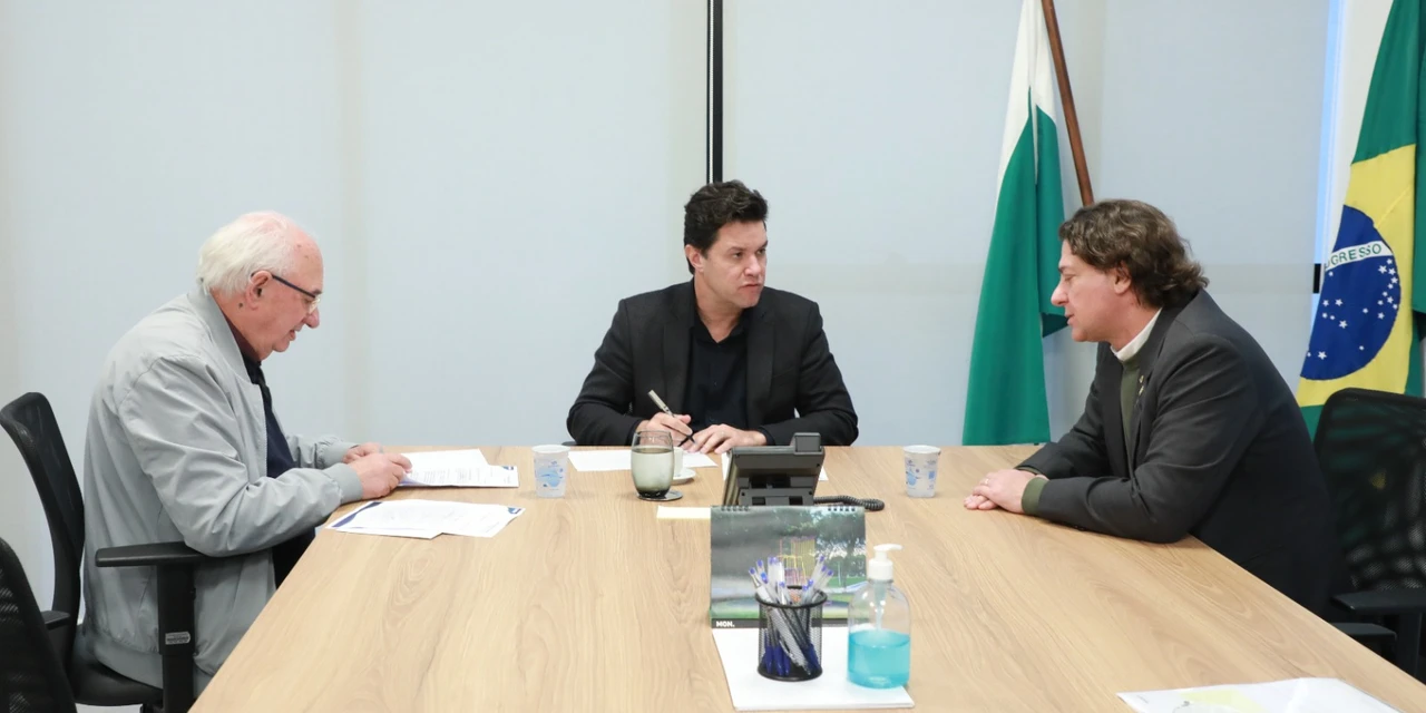 Castro garante mais R$ 7 mi em asfalto e equipamentos para Secretaria de Agricultura