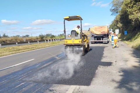 PRVias escala 19 frentes de pavimentação asfáltica para BR-376 até sábado