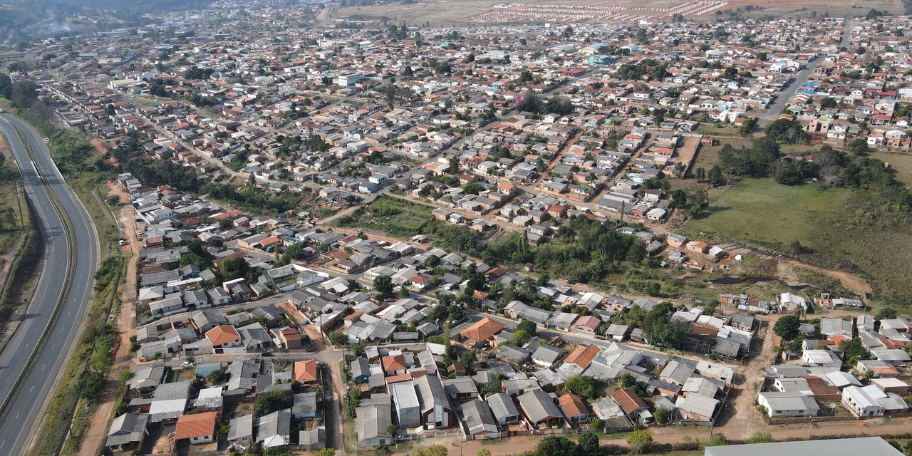 Jaguariaíva continua trabalho de regularização fundiária