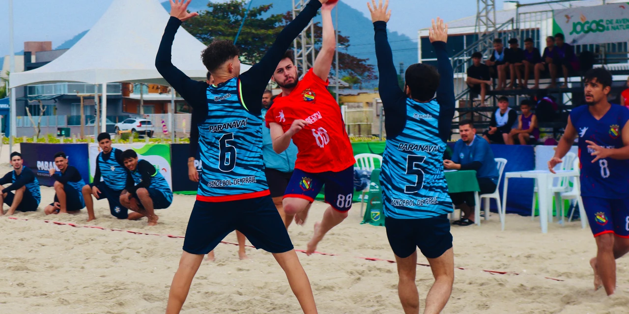 Com 23 equipes, Circuito Paranaense de Handebol de Praia inicia temporada 2025 em Matinhos