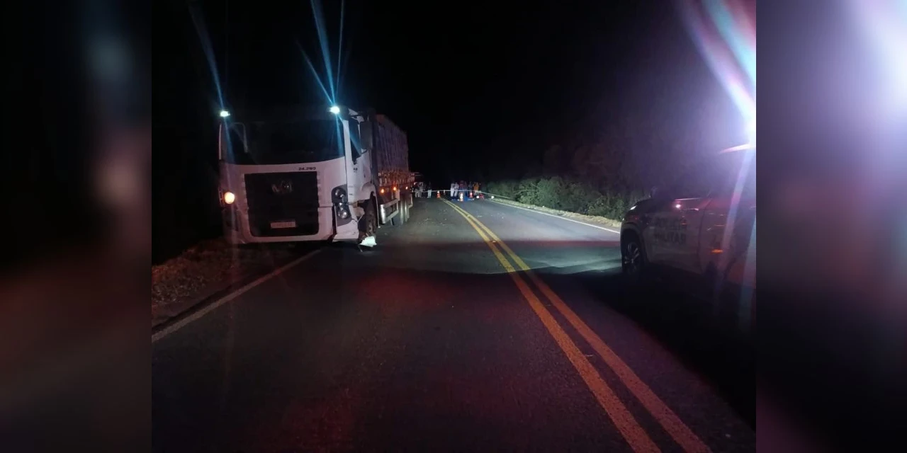 Grave acidente deixa um homem morto e outro ferido na PR-090, em Piraí do Sul