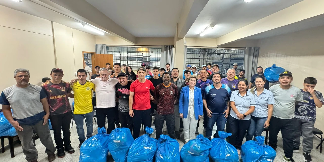 Prefeitura destina materiais esportivos a equipes de Ponta Grossa