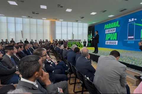 Mabel Canto participa da assinatura da redução do IPVA