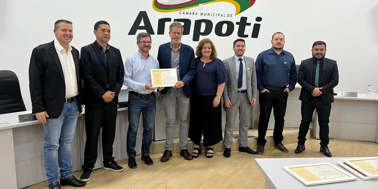 Cooperativas recebem homenagem na Câmara Municipal de Arapoti (PR)