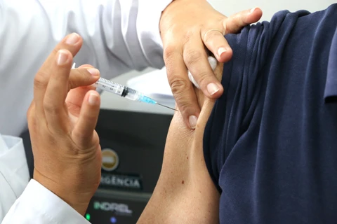 Castro fará ação especial de vacinação neste sábado (04)