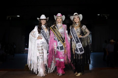 Isabella Moreira Rolim é coroada Rainha do 4º Piraí Rodeo Fest em noite de emoção e glamour