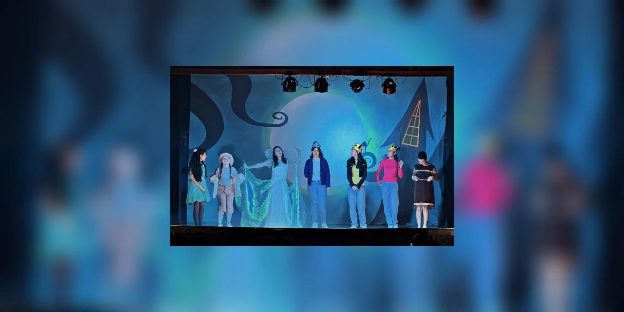 Mostra de teatro reúne famílias e celebra dedicação de Alunos e professores das oficinas artísticas