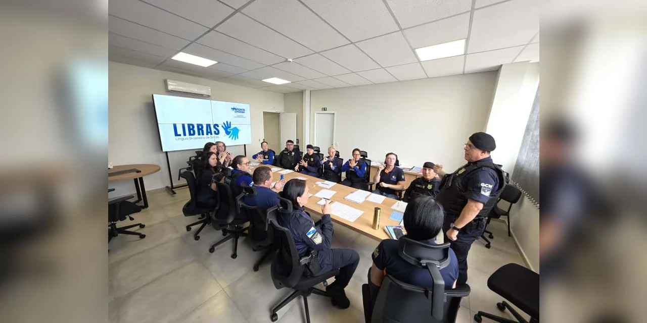 Prefeitura promove curso de Libras para servidores