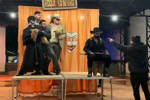 Espetáculo "Róque Santêro" leva humor e irreverência ao CinePG nesta semana